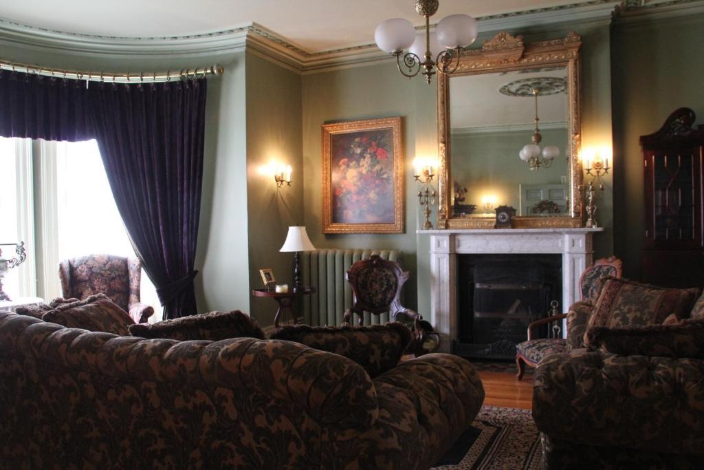 Fairholm Boutique Inns ชาร์ลอตต์ทาวน์ ภายนอก รูปภาพ