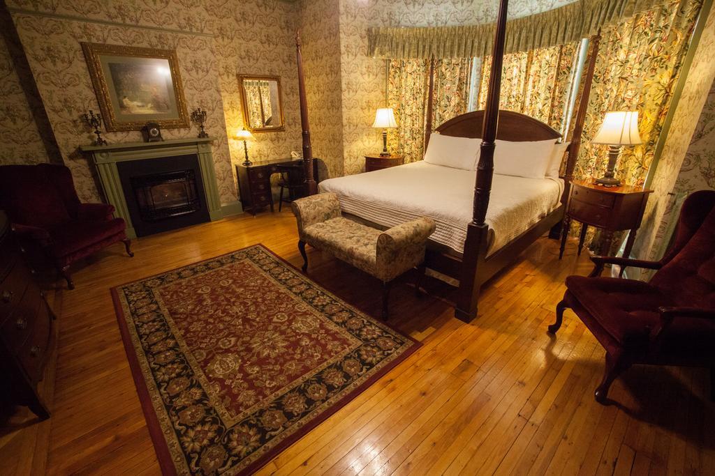 Fairholm Boutique Inns ชาร์ลอตต์ทาวน์ ภายนอก รูปภาพ
