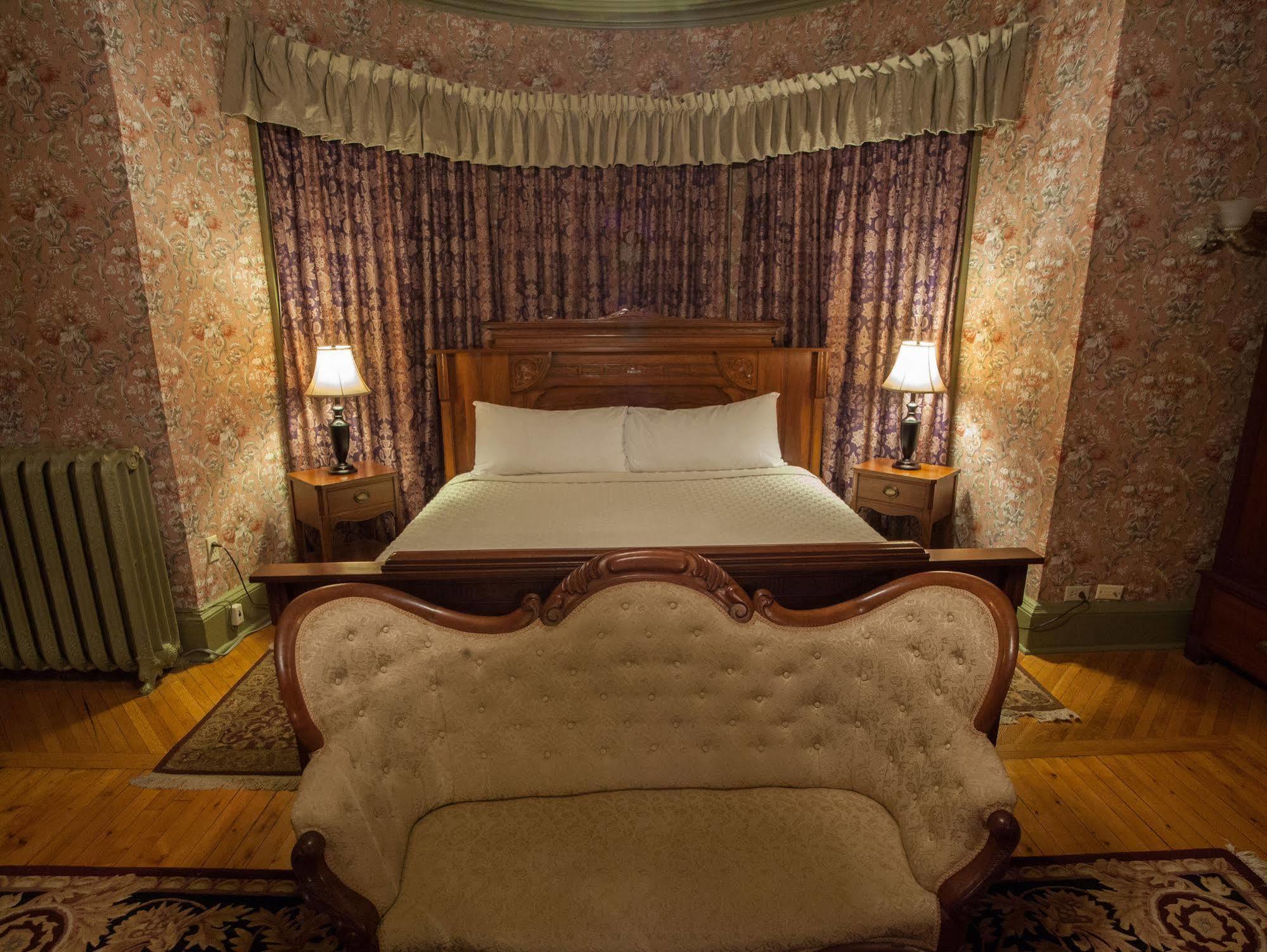 Fairholm Boutique Inns ชาร์ลอตต์ทาวน์ ภายนอก รูปภาพ