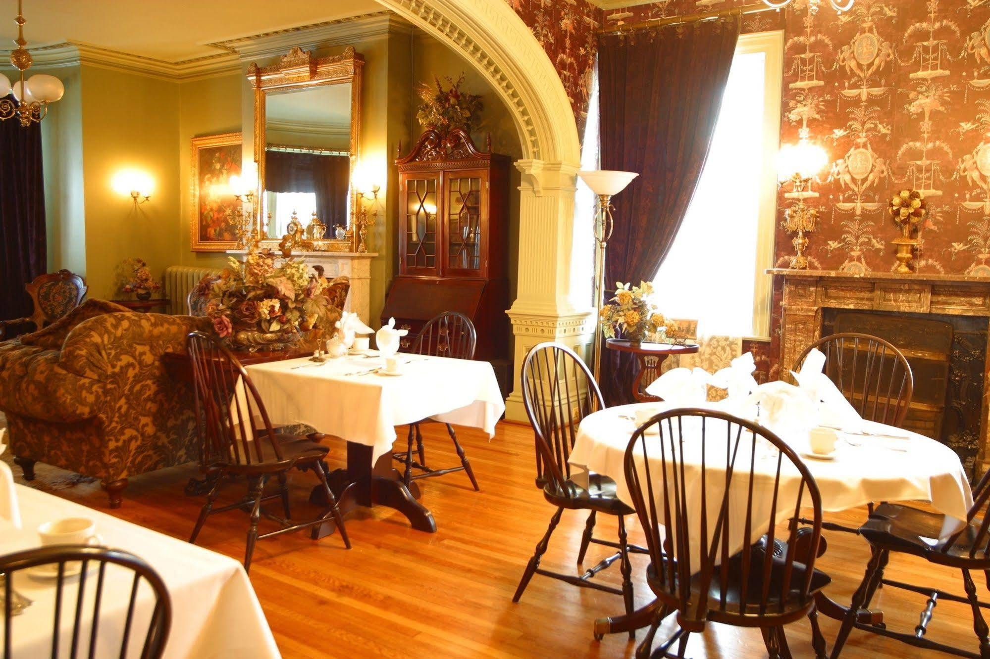 Fairholm Boutique Inns ชาร์ลอตต์ทาวน์ ภายนอก รูปภาพ