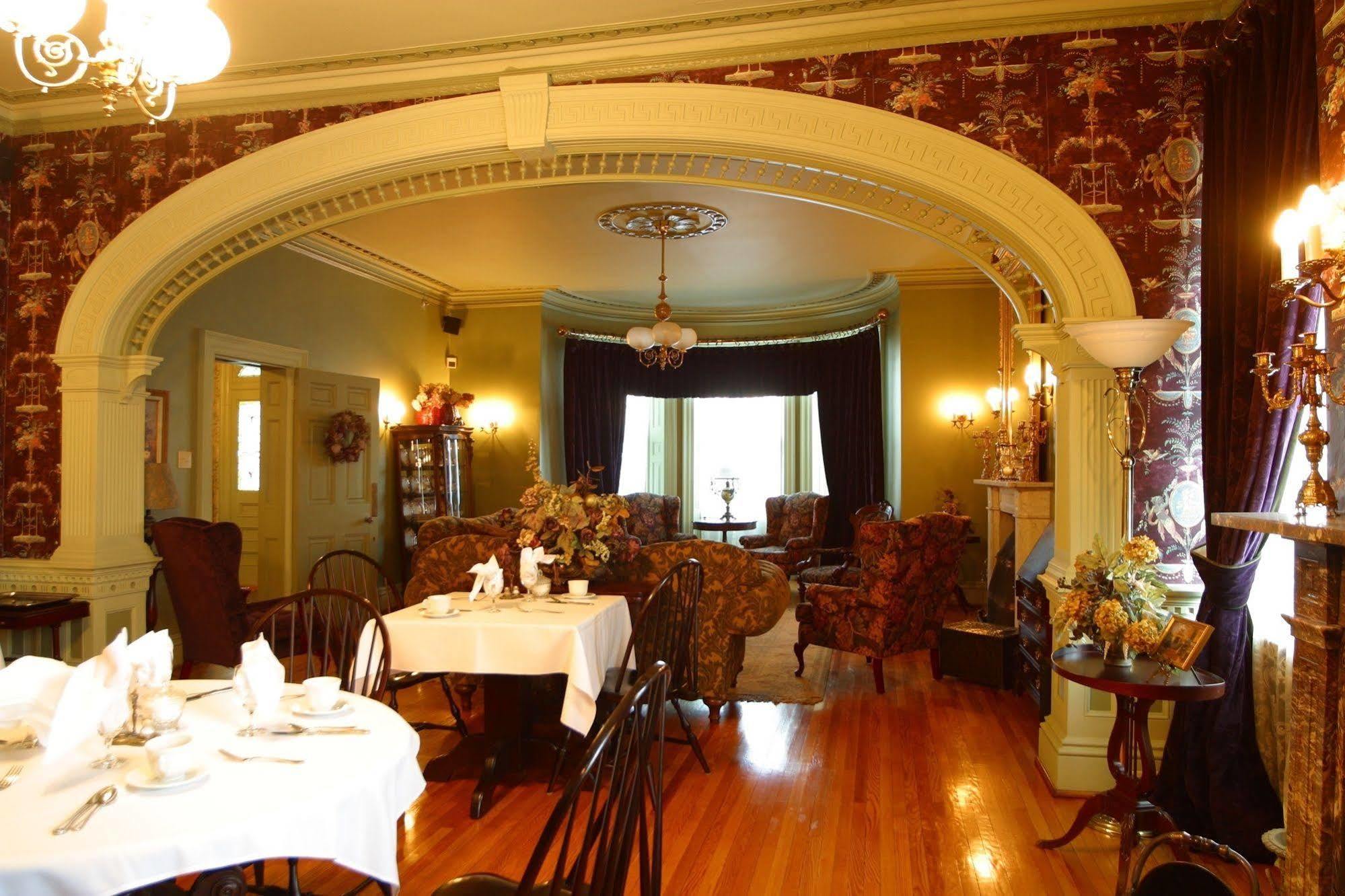 Fairholm Boutique Inns ชาร์ลอตต์ทาวน์ ภายนอก รูปภาพ